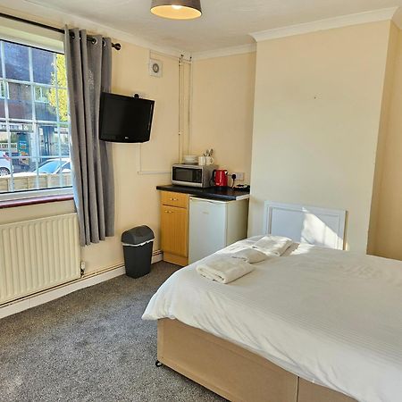 Central Studios 87 Tennyson Road Cheltenham Eksteriør billede