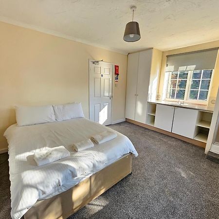 Central Studios 87 Tennyson Road Cheltenham Eksteriør billede